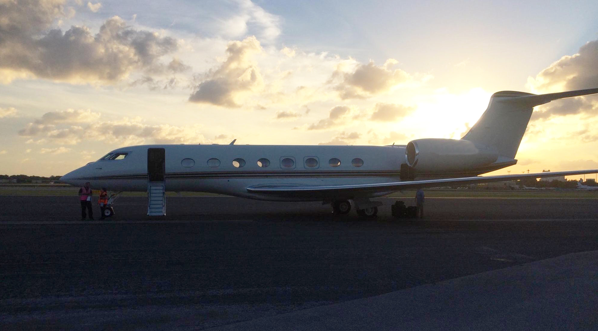 gulfstream at sunset - bizav key to economic recovery